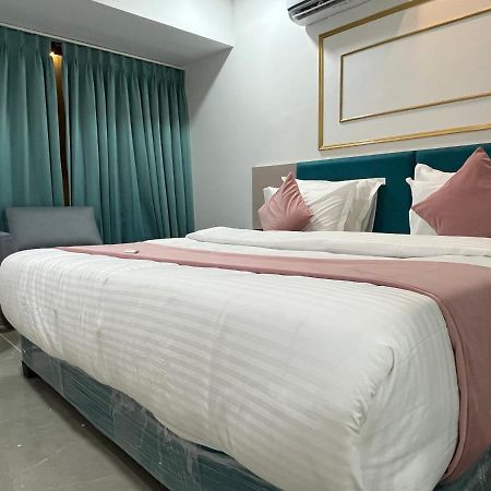 Hotel The Vital สุรัต ภายนอก รูปภาพ