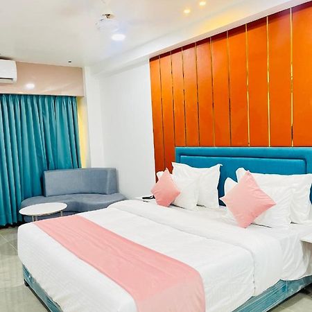 Hotel The Vital สุรัต ภายนอก รูปภาพ