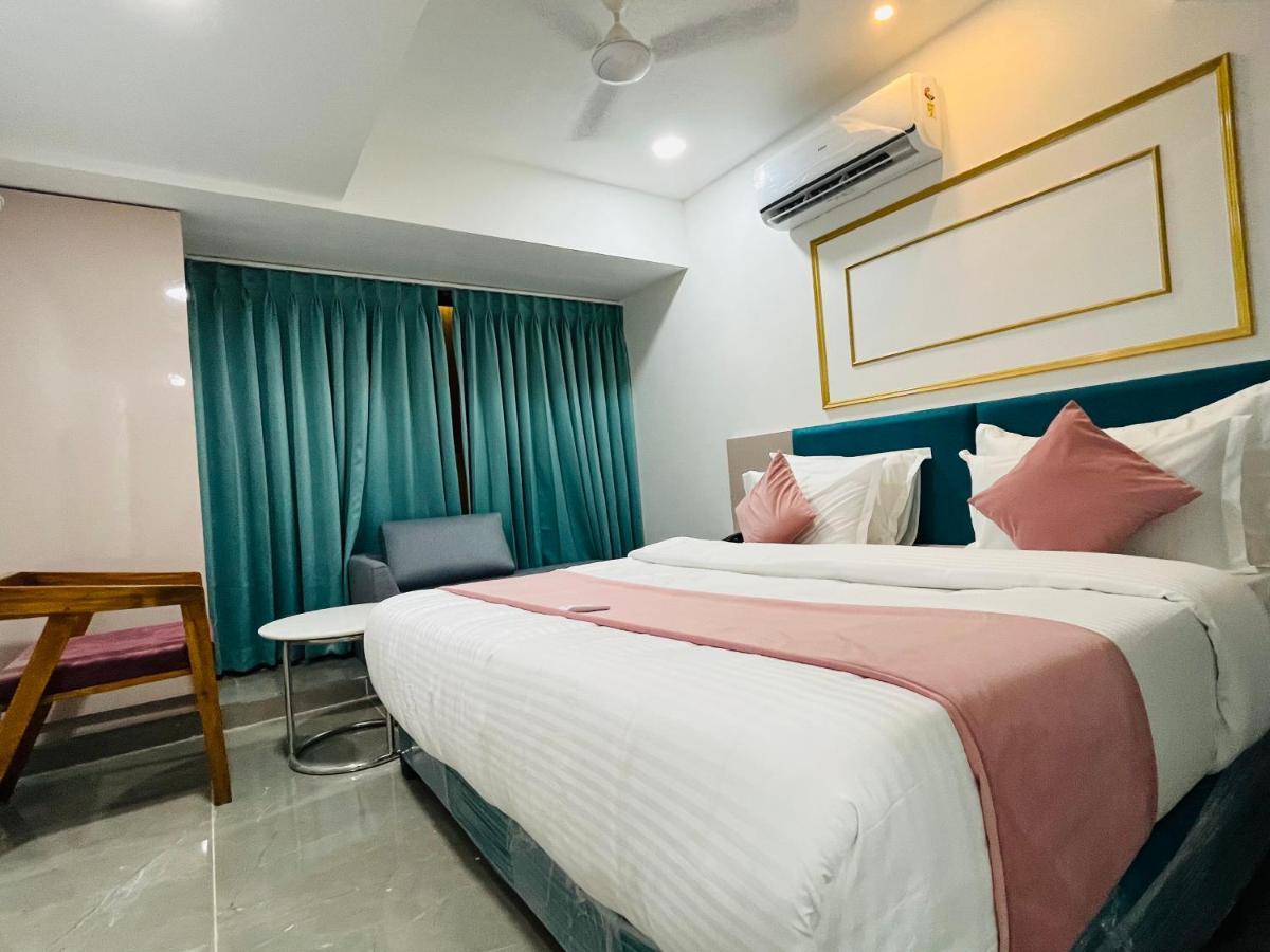 Hotel The Vital สุรัต ภายนอก รูปภาพ
