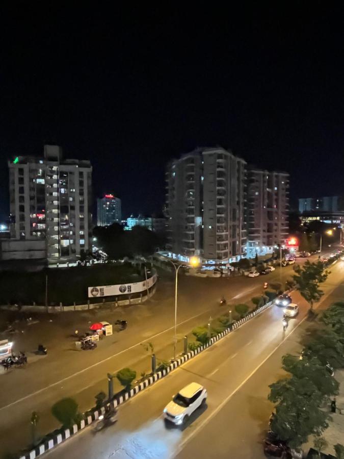 Hotel The Vital สุรัต ภายนอก รูปภาพ