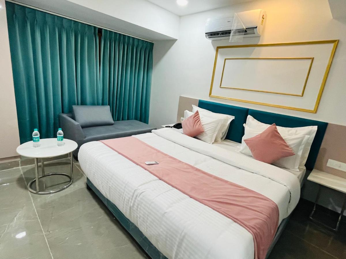 Hotel The Vital สุรัต ภายนอก รูปภาพ