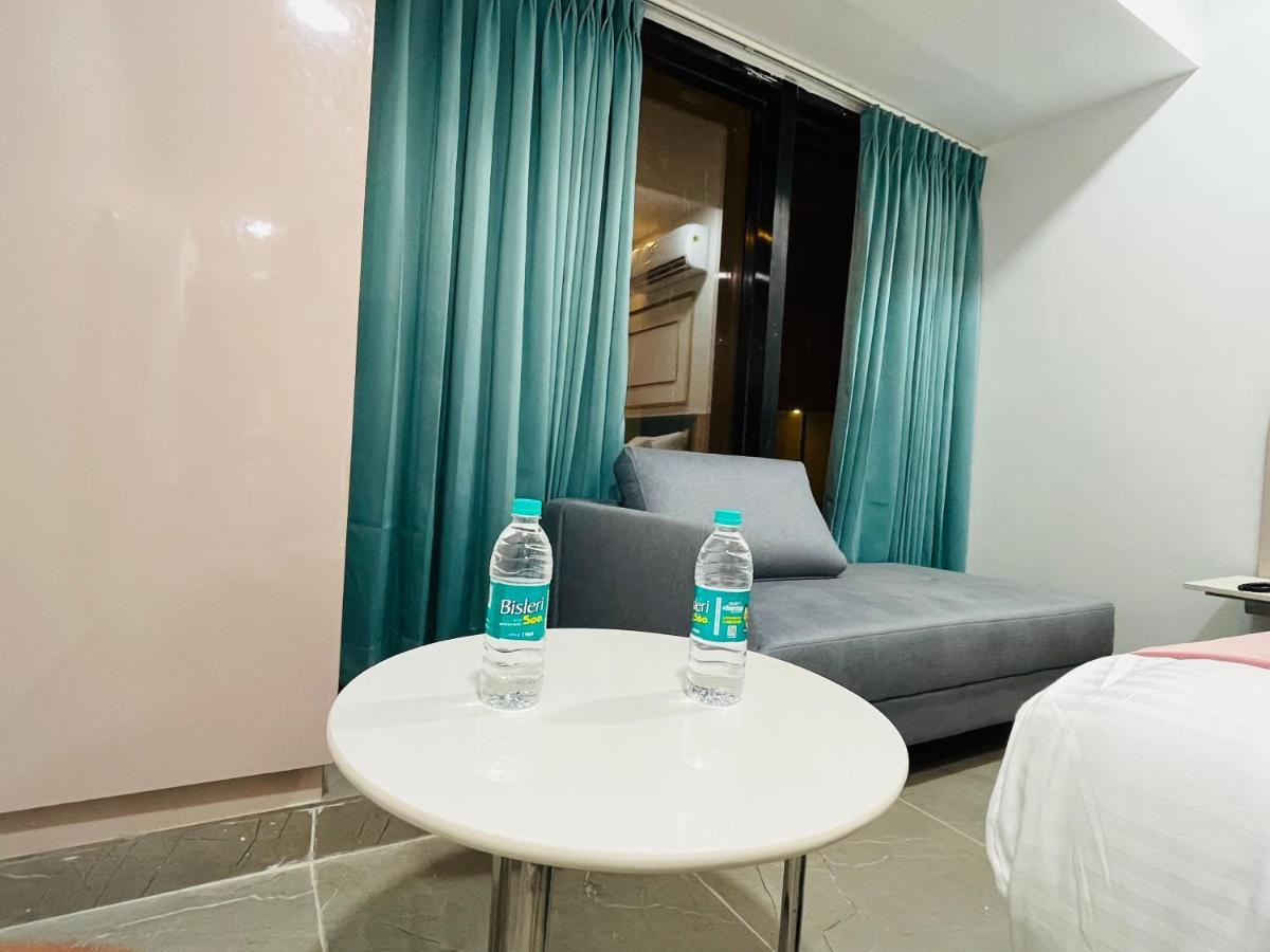 Hotel The Vital สุรัต ภายนอก รูปภาพ