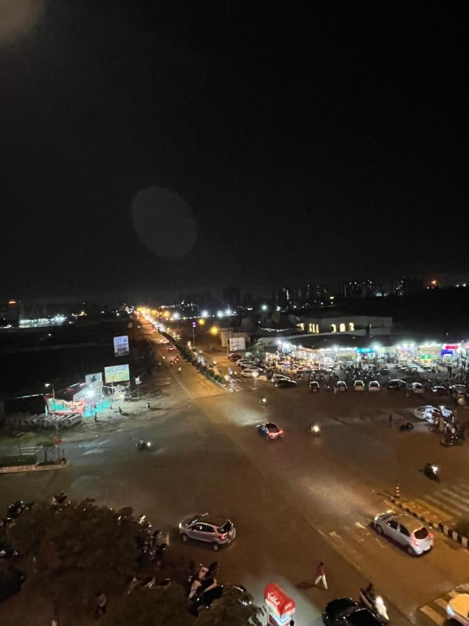 Hotel The Vital สุรัต ภายนอก รูปภาพ