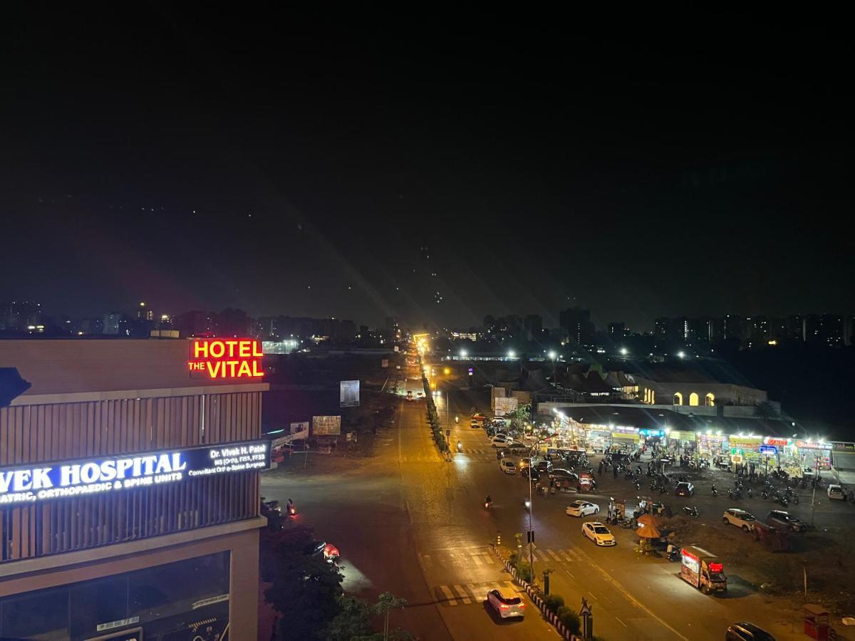 Hotel The Vital สุรัต ภายนอก รูปภาพ