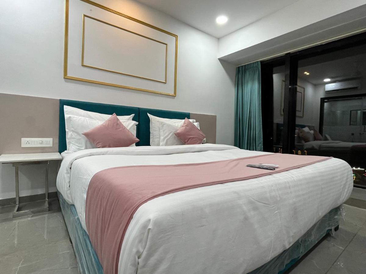 Hotel The Vital สุรัต ภายนอก รูปภาพ