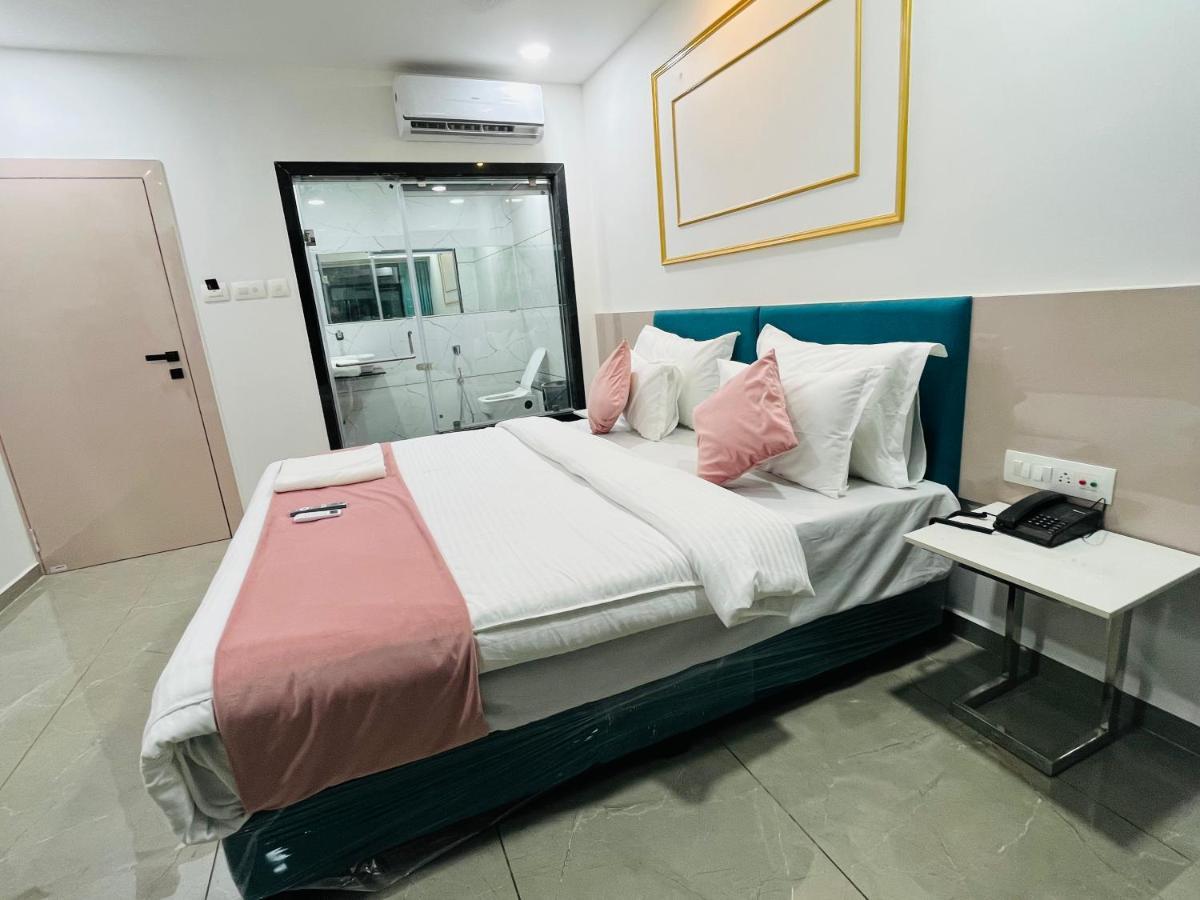 Hotel The Vital สุรัต ภายนอก รูปภาพ