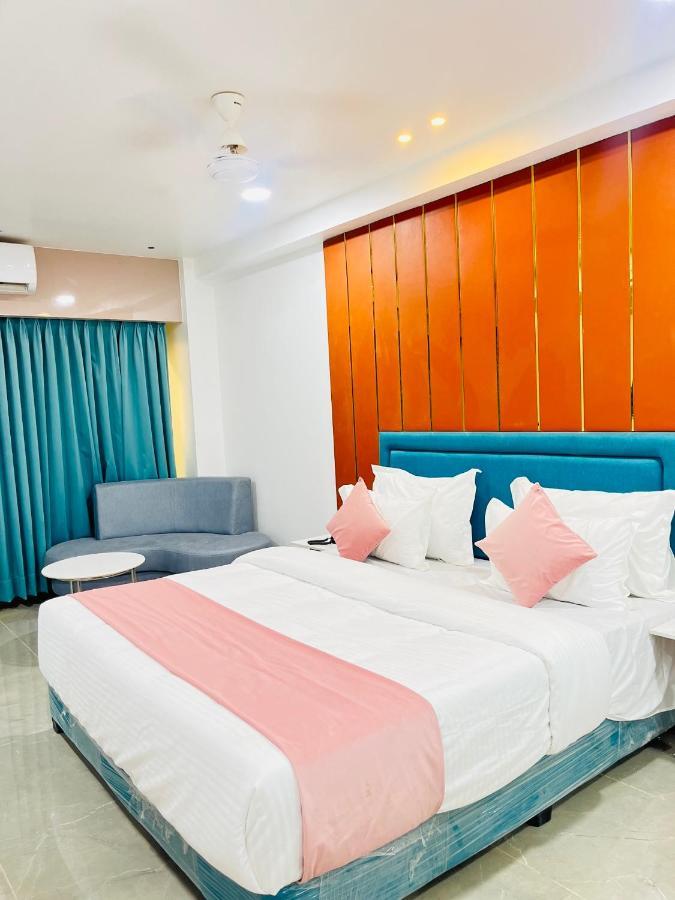Hotel The Vital สุรัต ภายนอก รูปภาพ