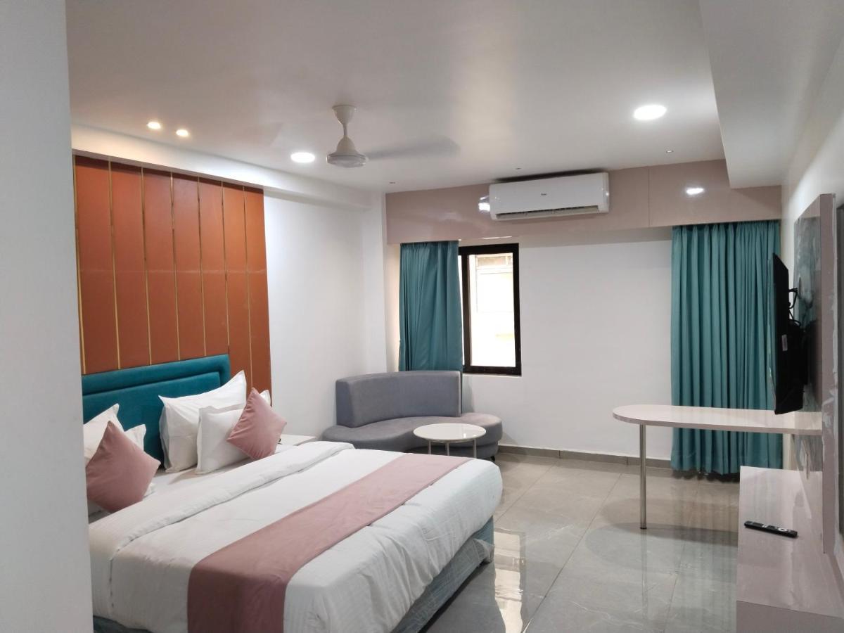 Hotel The Vital สุรัต ภายนอก รูปภาพ